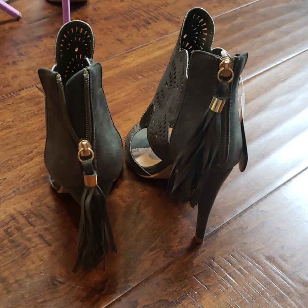 Sandal - Picture 3 of 3